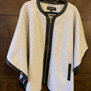 MARC JACOBS.  GRAY/FAUX LEATHER PONCHO/CAPE.    SIZE 1X